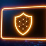 En lysande sköld kring en TV-skärm symboliserar säker och anonym streaming med Nordisk IPTV.
