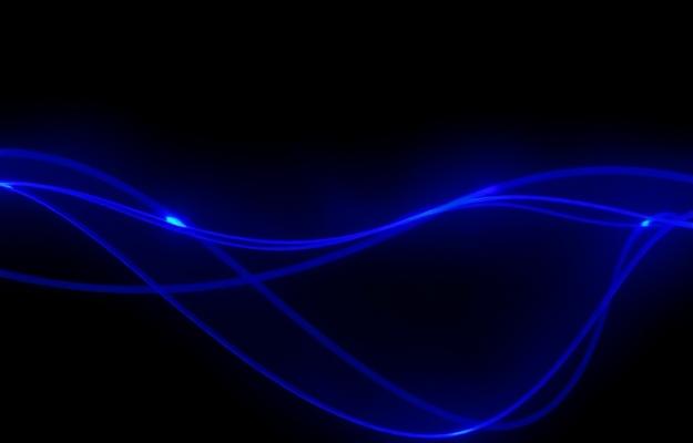 En användare njuter av Nordisk IPTV 4K på sin Smart TV.