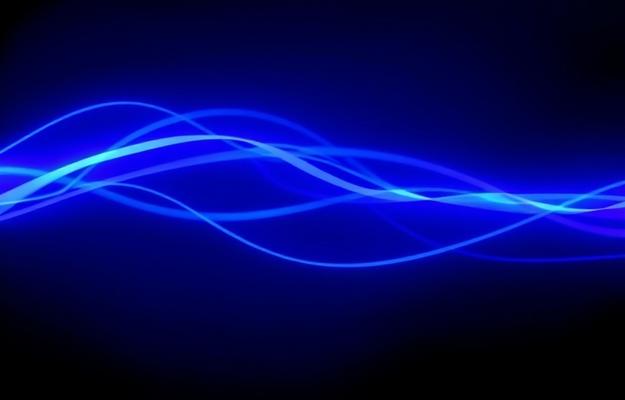 Olika enheter som används för att titta på IPTV, inklusive smart-TV och mobiltelefon.