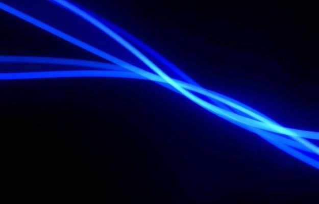 Bild som illustrerar en snabb och stabil internetanslutning som krävs för problemfri IPTV-streaming, särskilt i 4K-kvalitet i Norden.