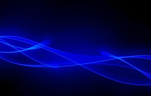 En person använder en Android-box för att titta på Nordisk IPTV 4K.
